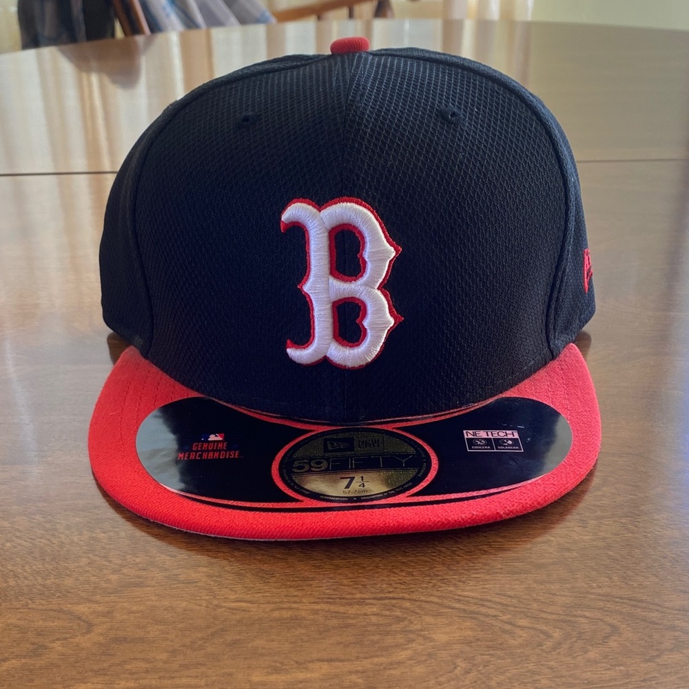 New Era Boston Red Sox Black and Red Cap NE TECH Size 7 1/4